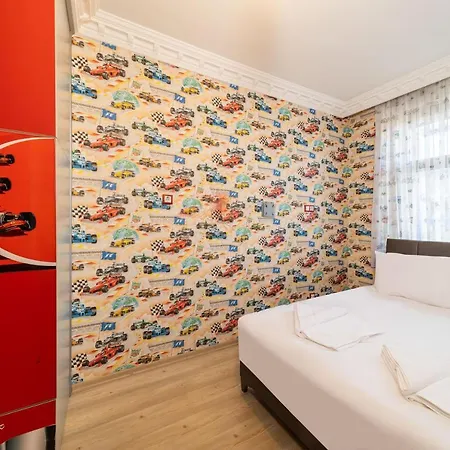 Lovely Flat With Sea View Near In Muratpasa