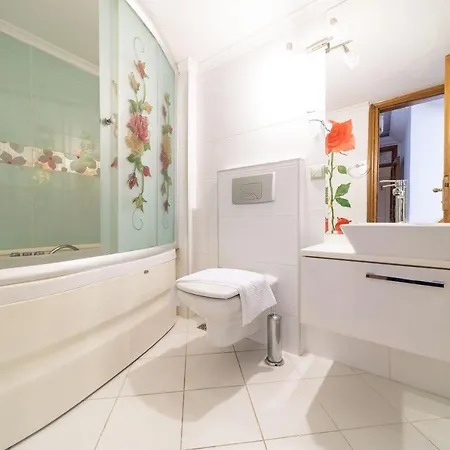 Lovely Flat With Sea View Near In Muratpasa דירה *
